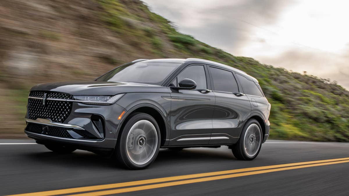 Ford faz recall de 66.000 SUVs híbridos que os pedestres podem não ouvir chegando