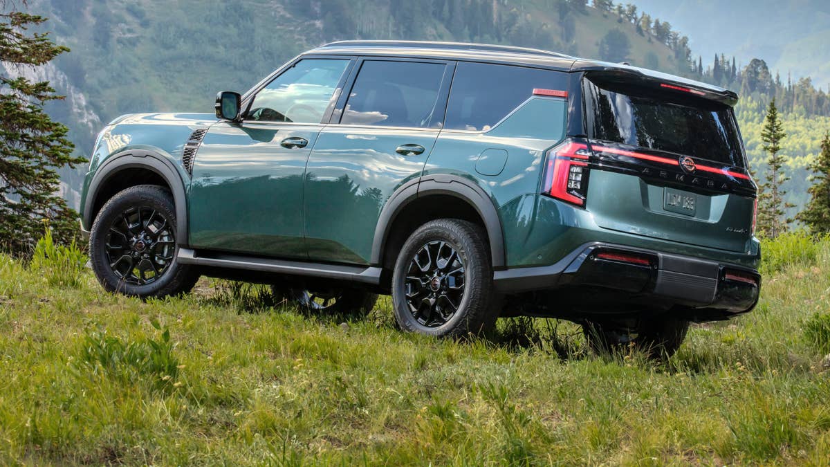 Nissan faz recall de SUVs Armada e Infiniti por causa do adesivo errado