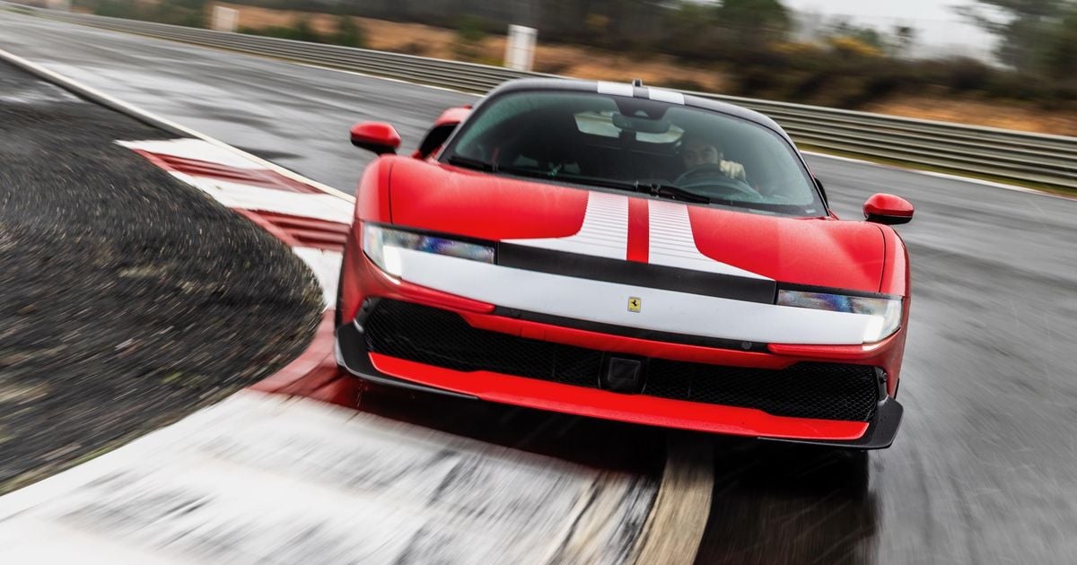 Ferrari considerou faróis pop-up para seu novo Testarossa