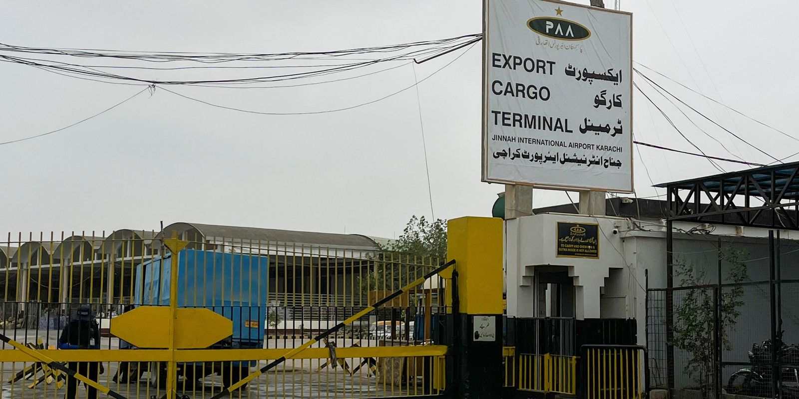 Equipes encontram destroços de Boeing 737 desaparecido no Paquistão