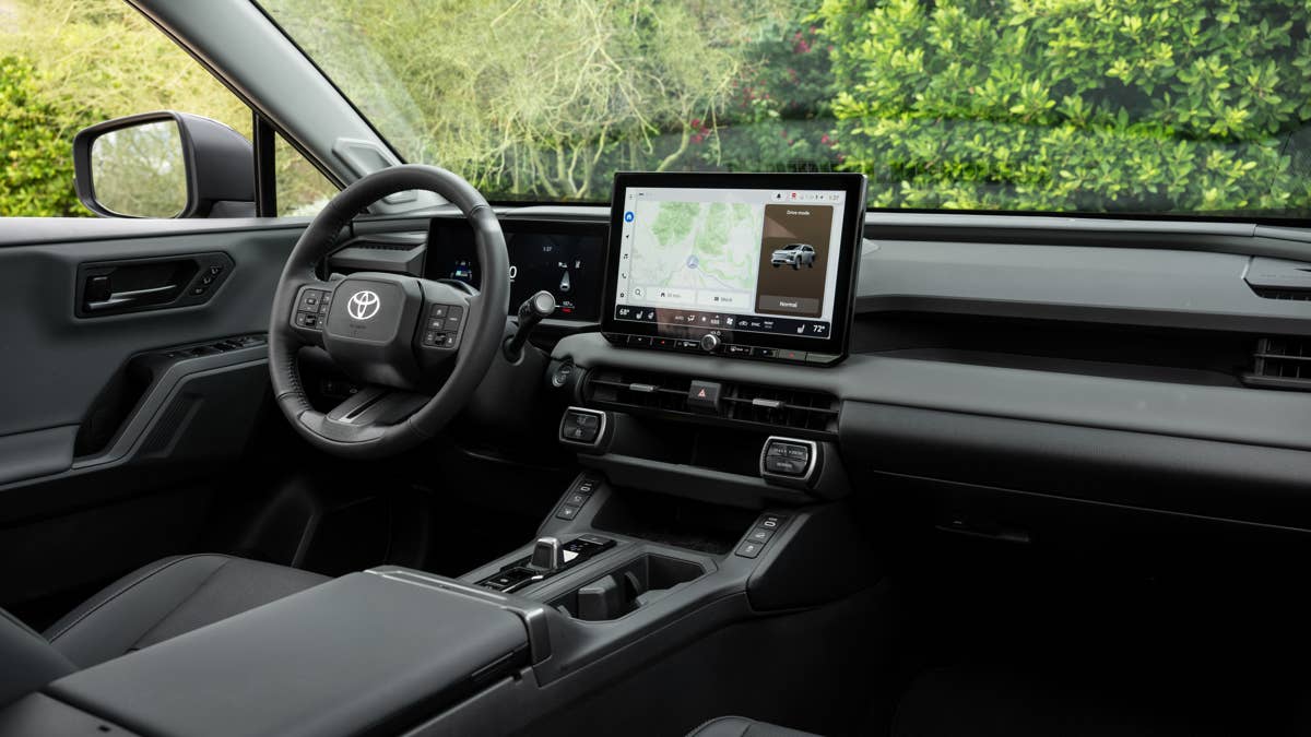 O RAV4 da Toyota quase teve o problema do botão CX-5 do qual todos reclamam