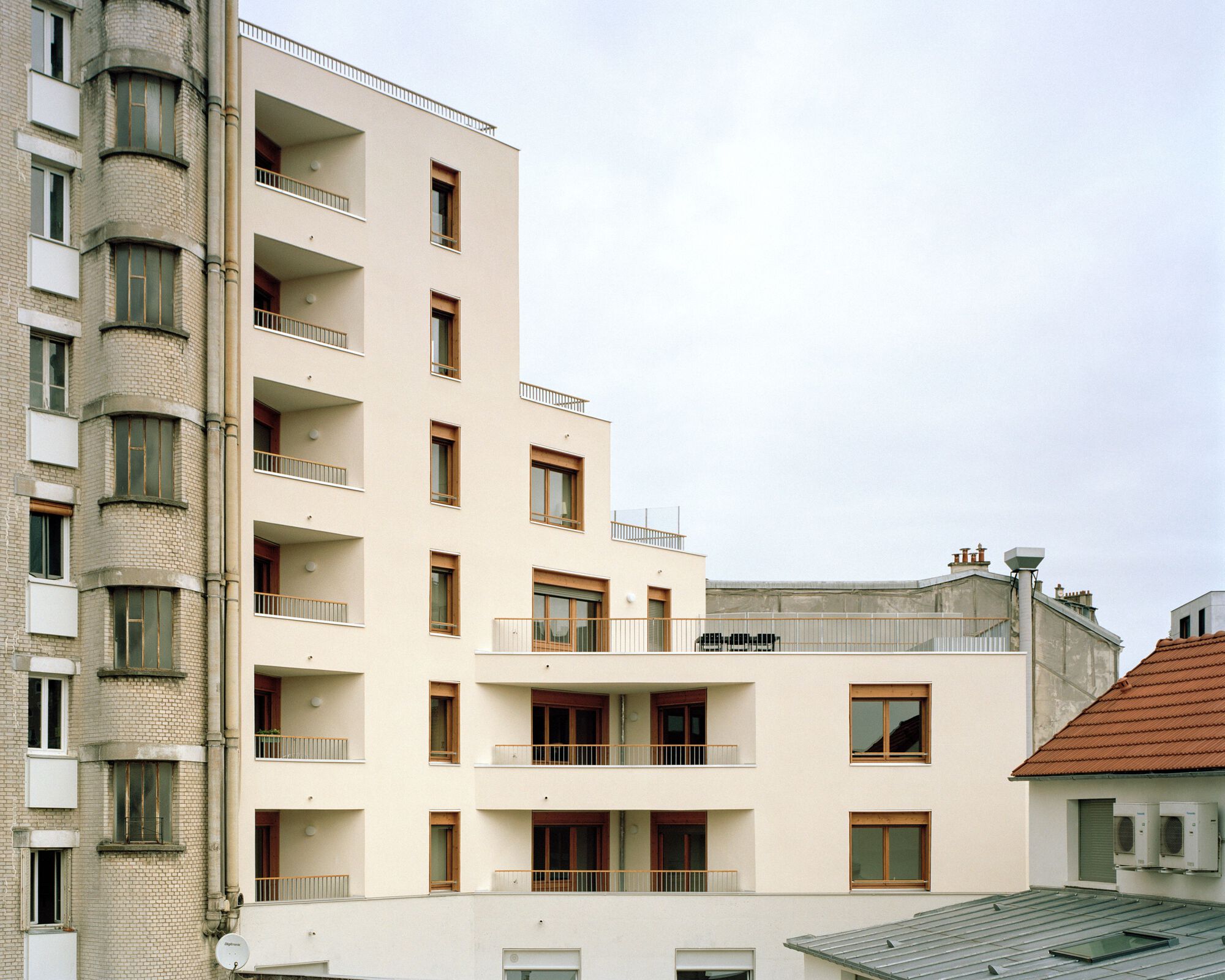 Habitação Montreuil / Midnight Architects