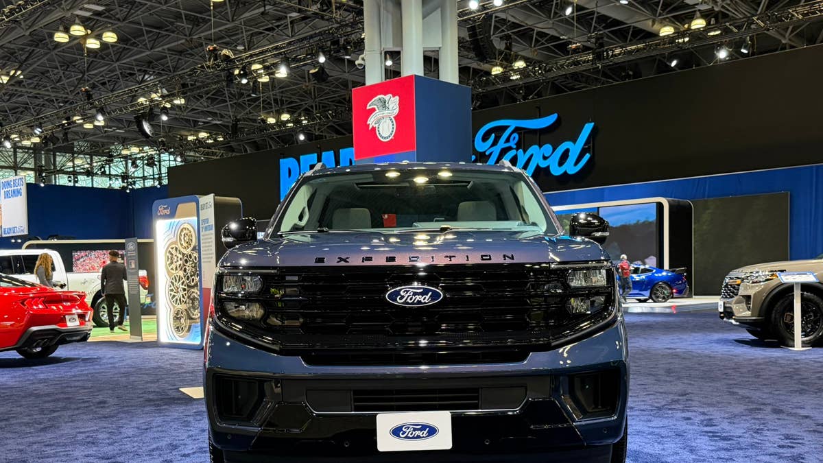 O Bronco da Ford acabou de vencer o Wrangler enquanto a série F esmagou o Silverado