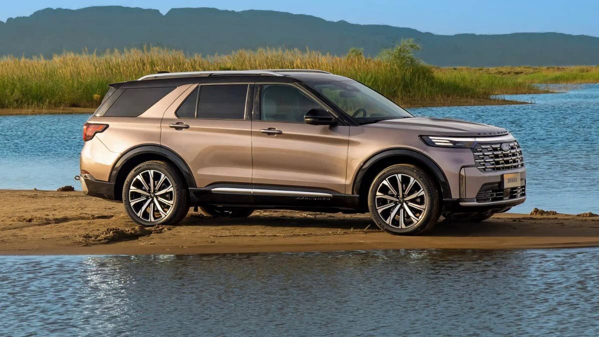 Novo Ford Explorer da China faz a versão americana parecer antiga