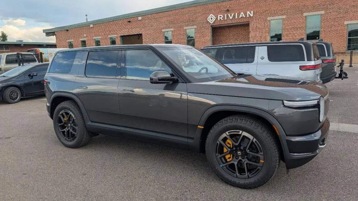 Rivian R2s usados ​​​​estão sendo vendidos por US $ 20 mil acima do adesivo