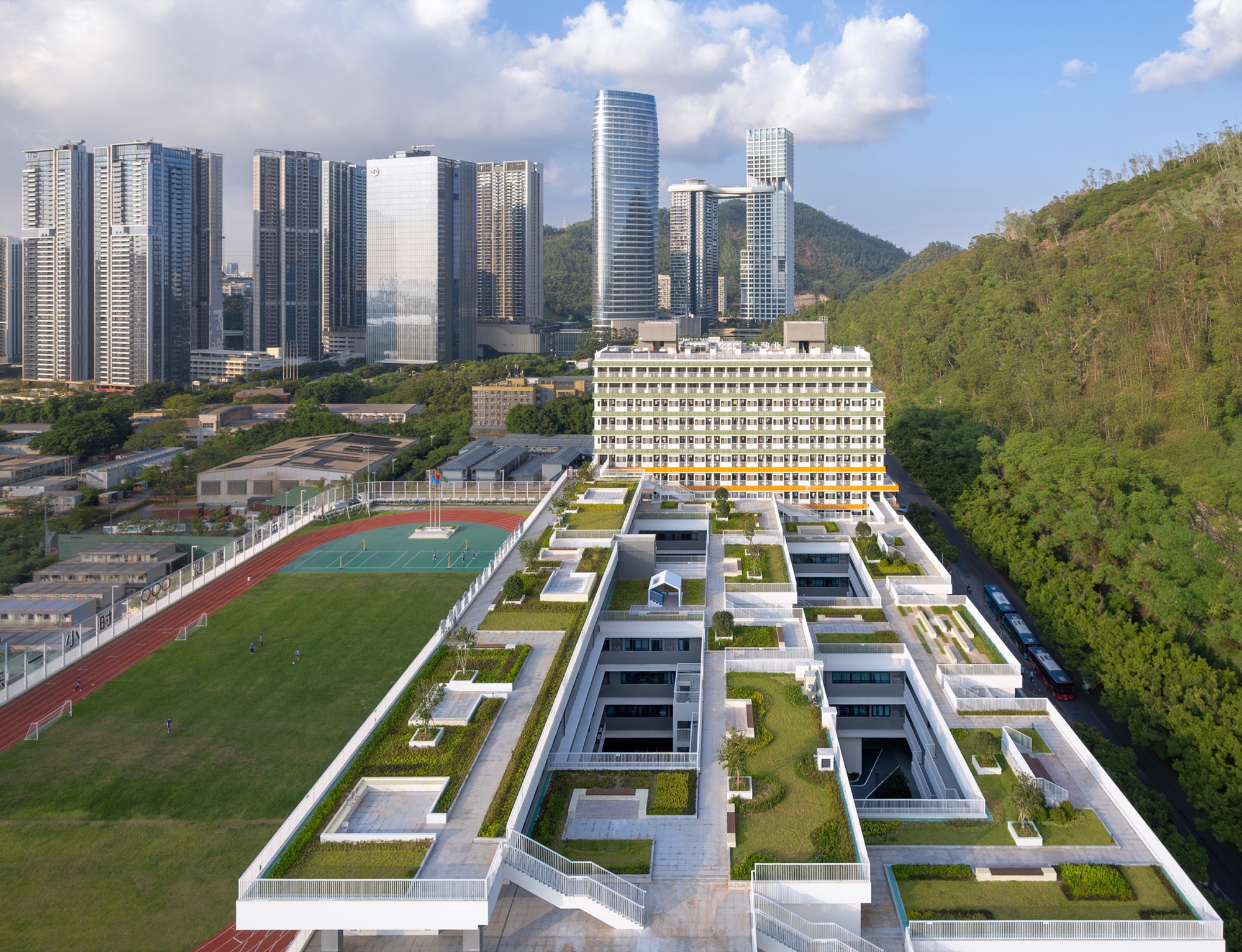 Escola Afiliada a Nanshan da Universidade Normal de Pequim / Z&Z STUDIO