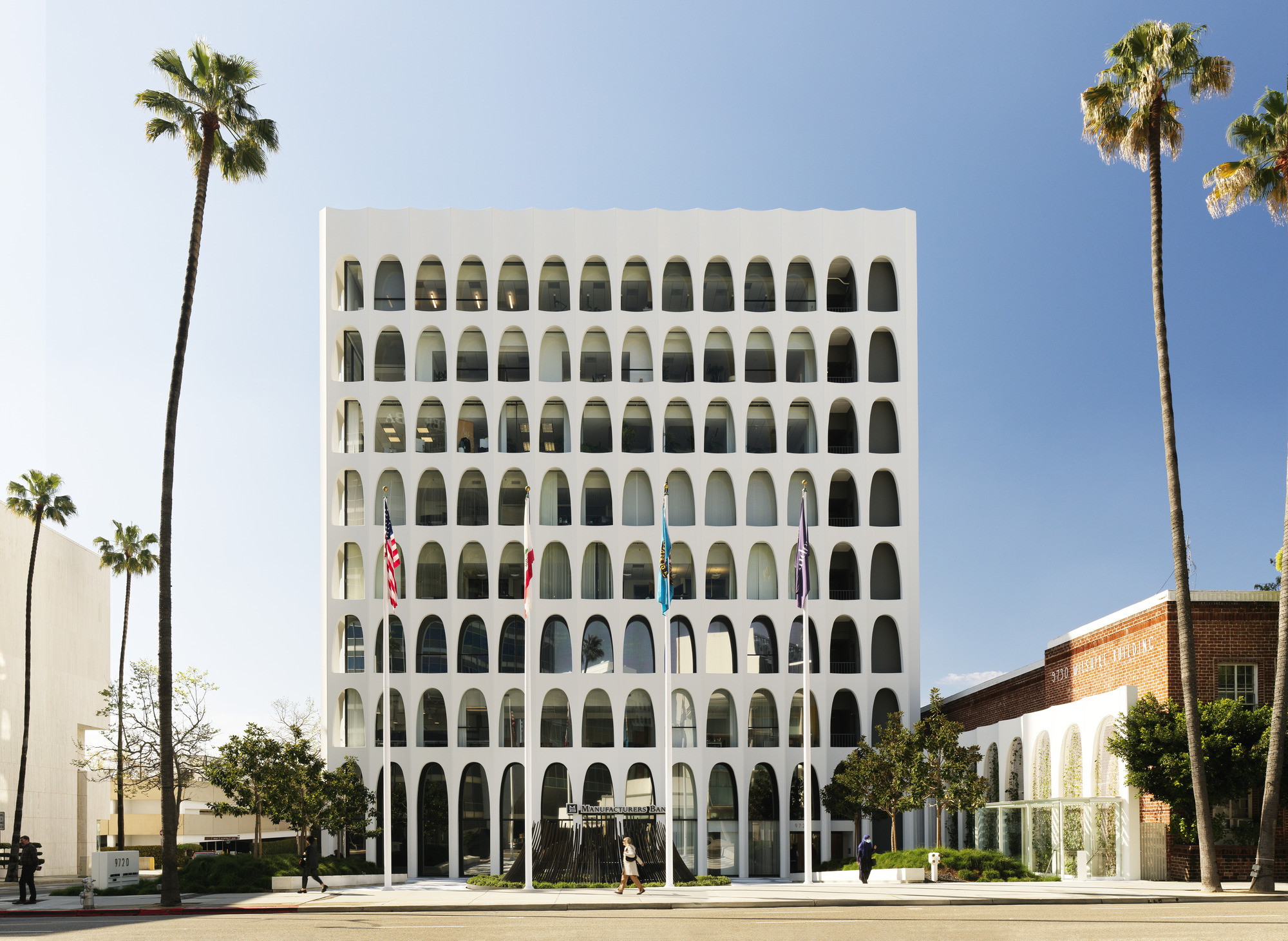 9720 Edifício Wilshire / Montalba Architects