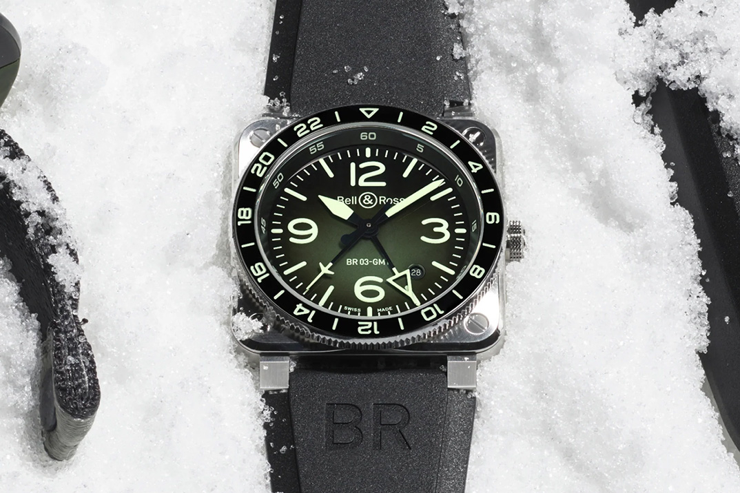 Bell & Ross transformaram seu GMT de caixa quadrada em um monstro Lume inspirado em Aurora