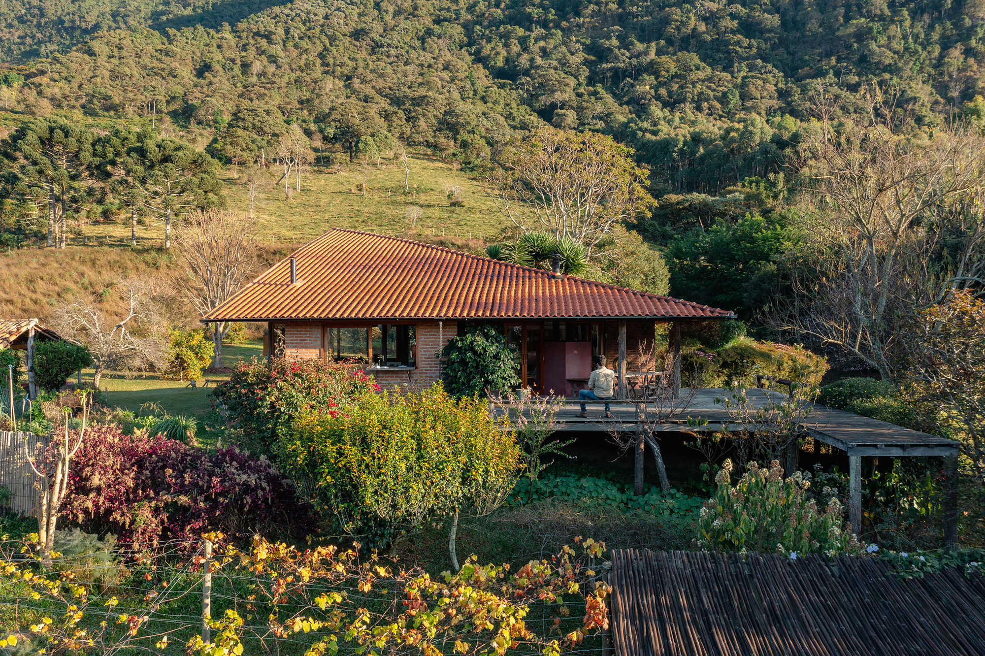 Ponta Fina House – Aiuruoca / Gil Mello Arquitetura