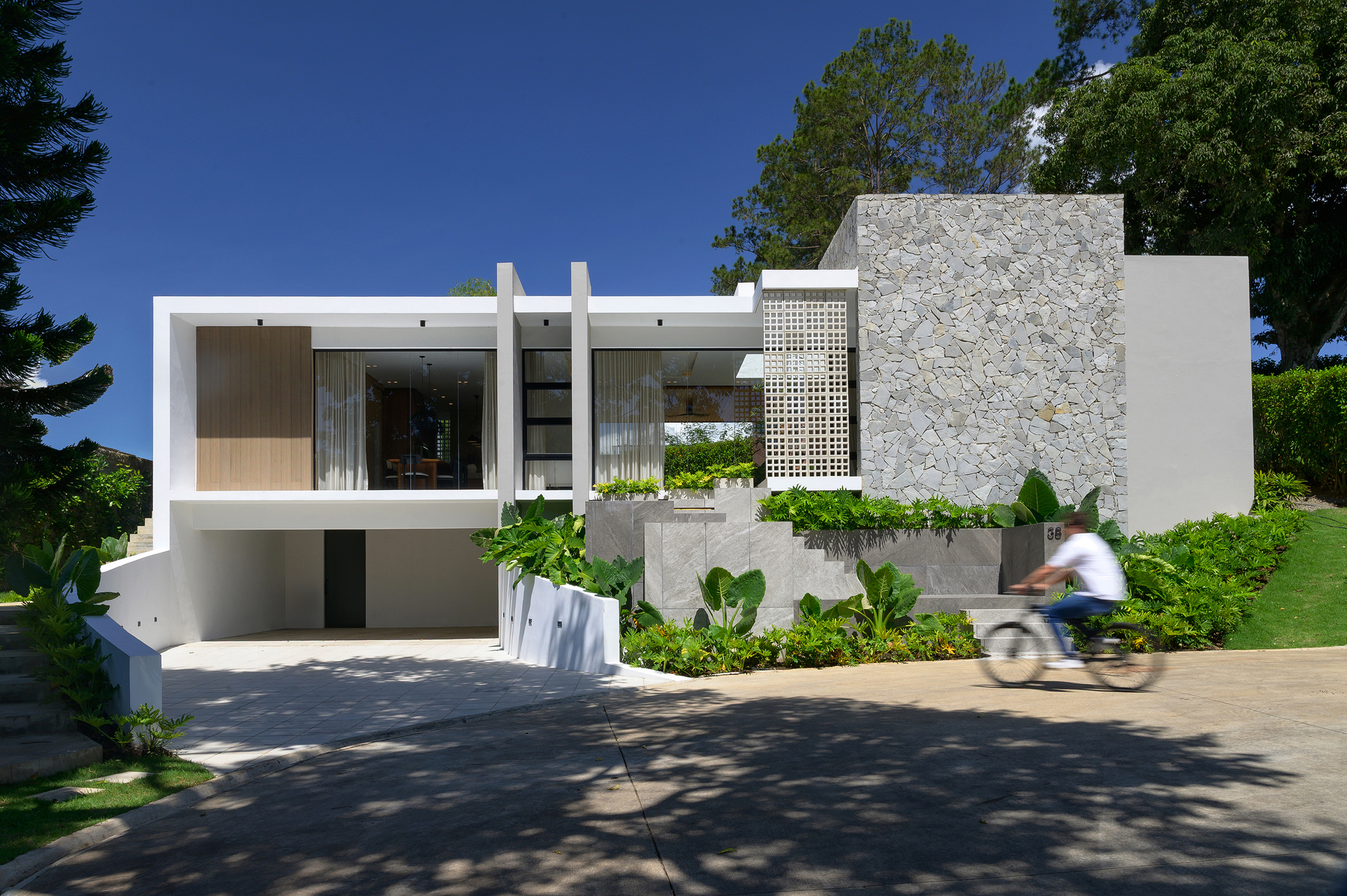 Casa LA / Projetos Emedos