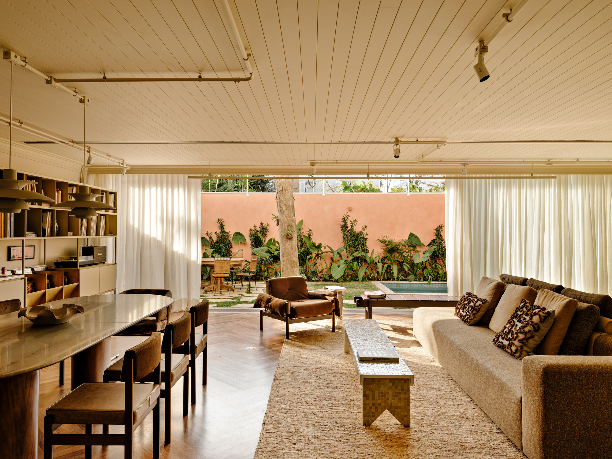 Cinco House / Memola Estúdio