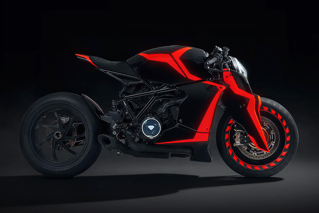 A hiperbike ULTRON de 205 HP do Diamond Atelier brilha como se tivesse saído direto do TRON