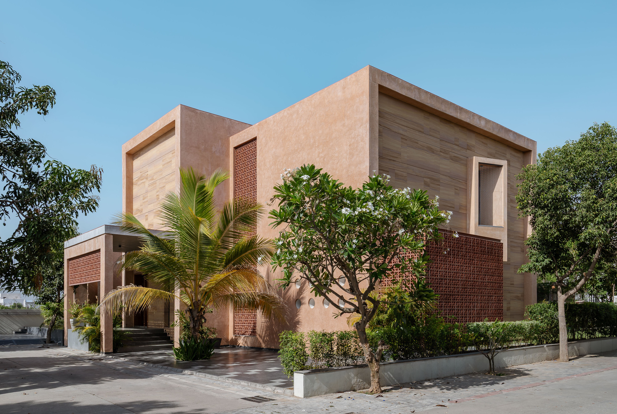 Casa Neeti-Lime / DINTERPLAY ARCHITECTS