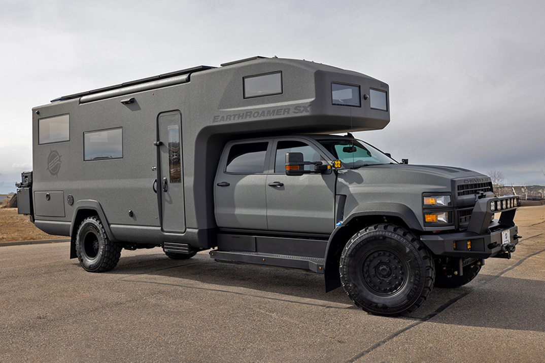 EarthRoamer embrulhou um Overlander de US$ 1,1 milhão em fibra de carbono e é apreciado como um Rolex