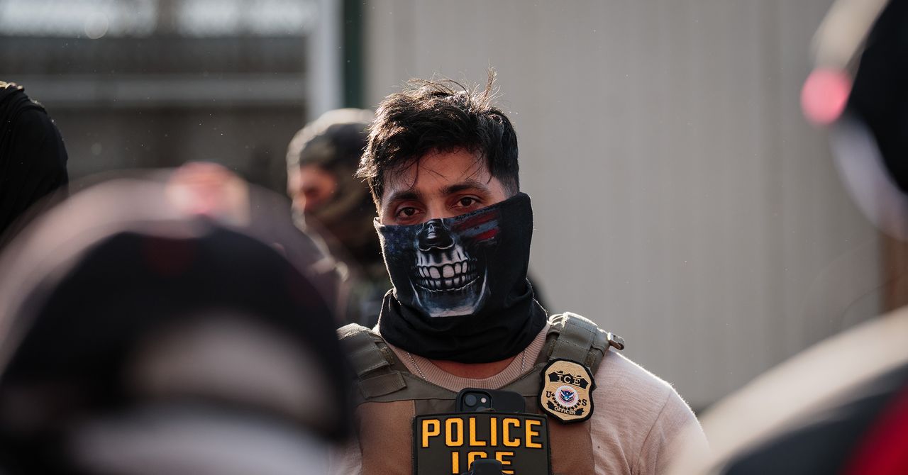 Os estados querem que os agentes do ICE mostrem seus rostos. A administração Trump os está bloqueando