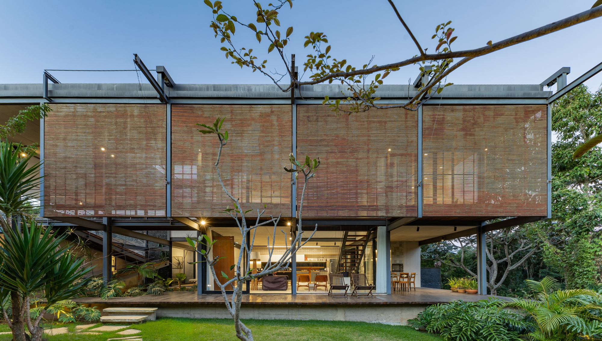 Aunt Val’s House / Márcio Flávio Motta