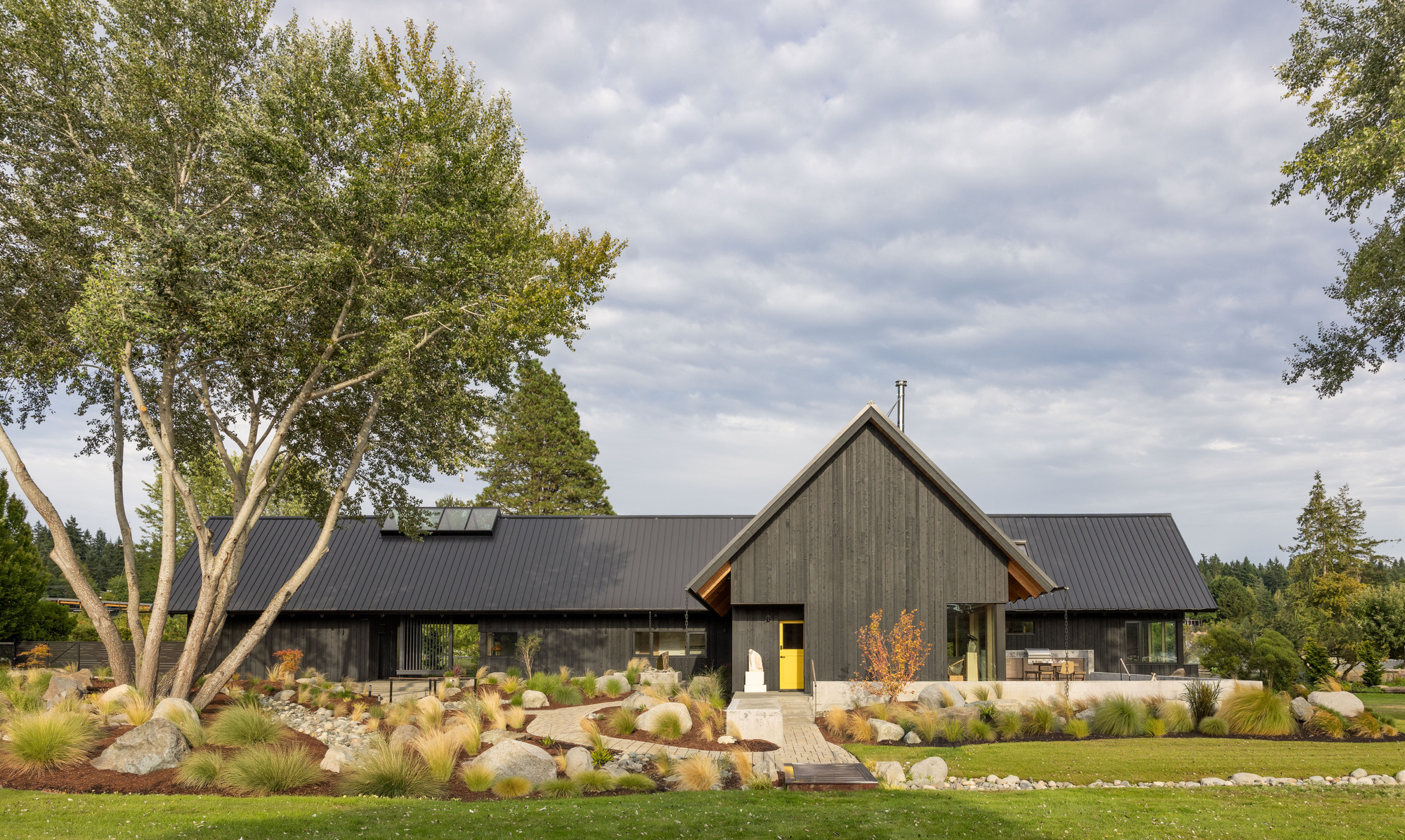 Casa de entrada de corantes / SHED Architecture & Design