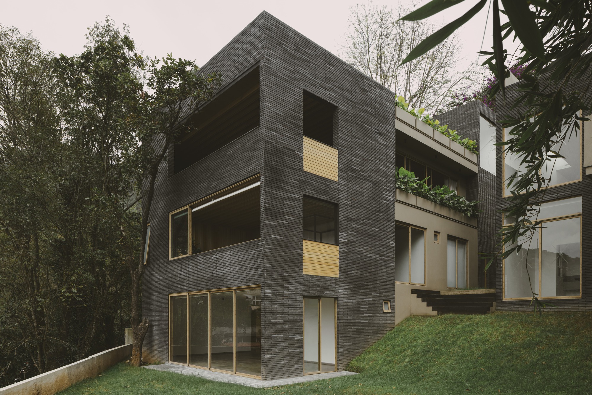 Casa para Ver La Peña / Estúdio Tenter