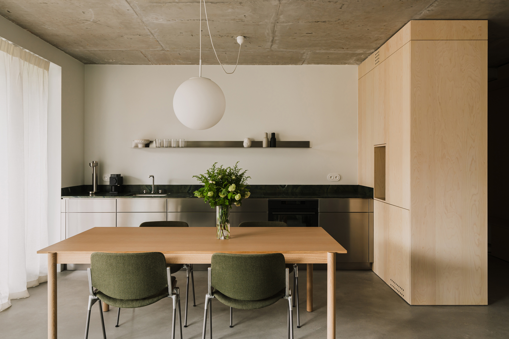 Apartamento no coração de Jeżyce em Poznań / LBWA