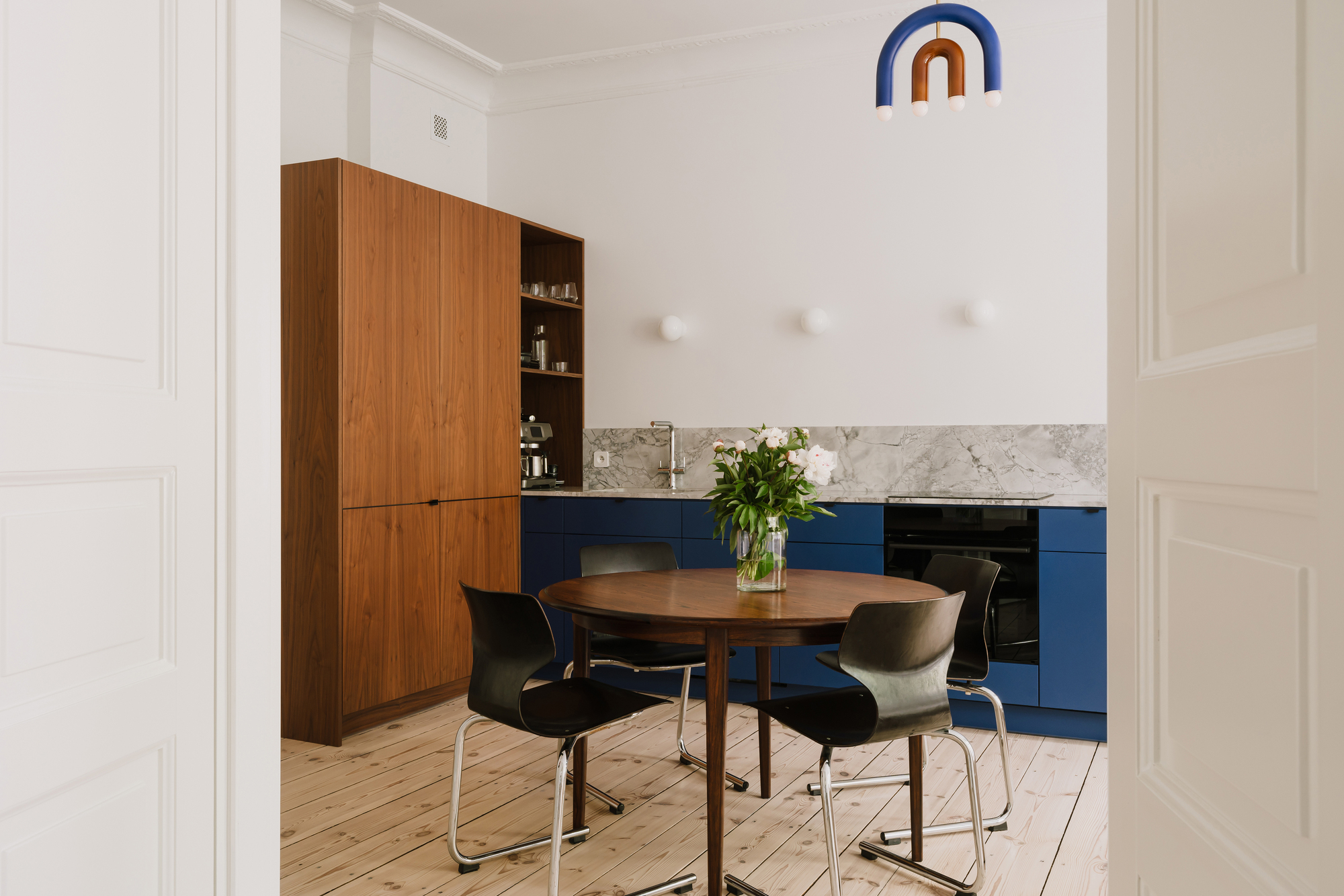 Interior do apartamento no bairro Łazarz de Poznań / LBWA