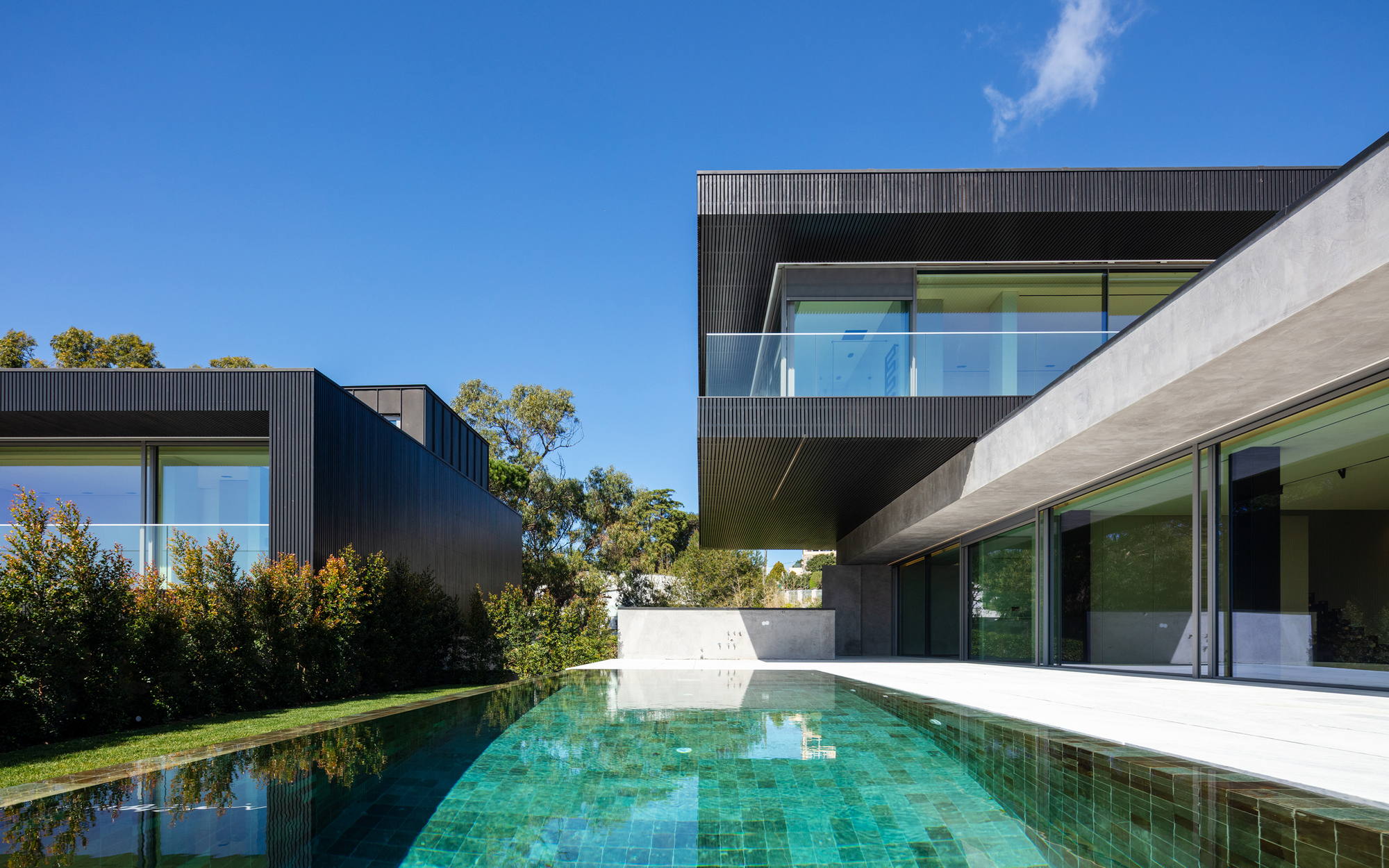 Condominium 4 Houses in Cascais / Humberto Conde Arquitectos