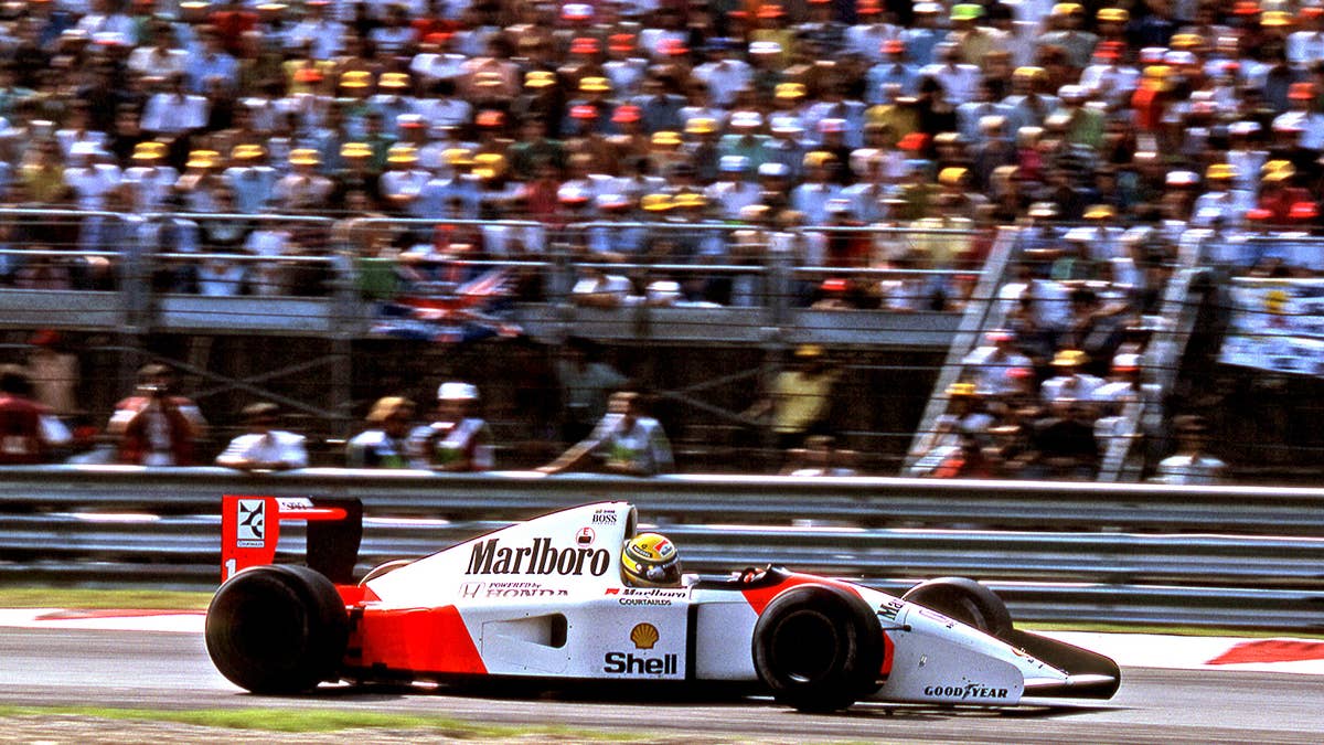 Capacete de F1 vencedor de corridas de Ayrton Senna acaba de ser vendido por US$ 670 mil
