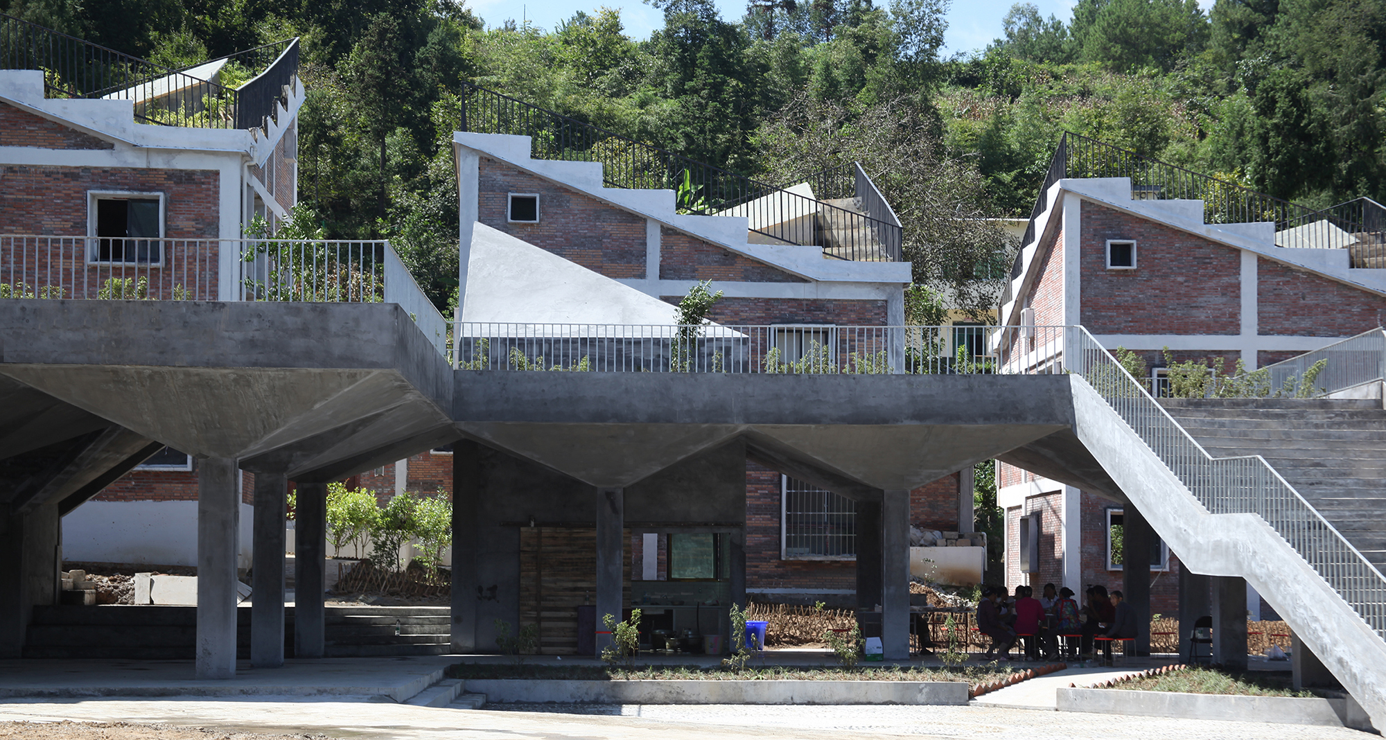 Além dos abrigos de emergência: arquitetura modular e vernacular na reconstrução pós-terremoto