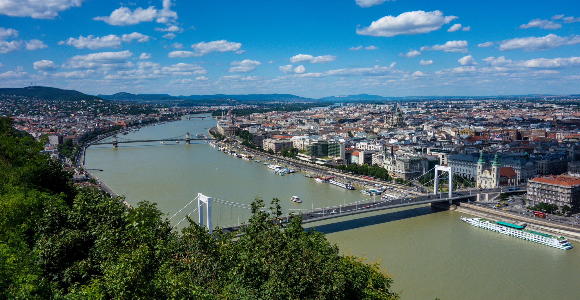 Guia da cidade de arquitetura de Budapeste: 15 projetos traçando um capital construído em camadas