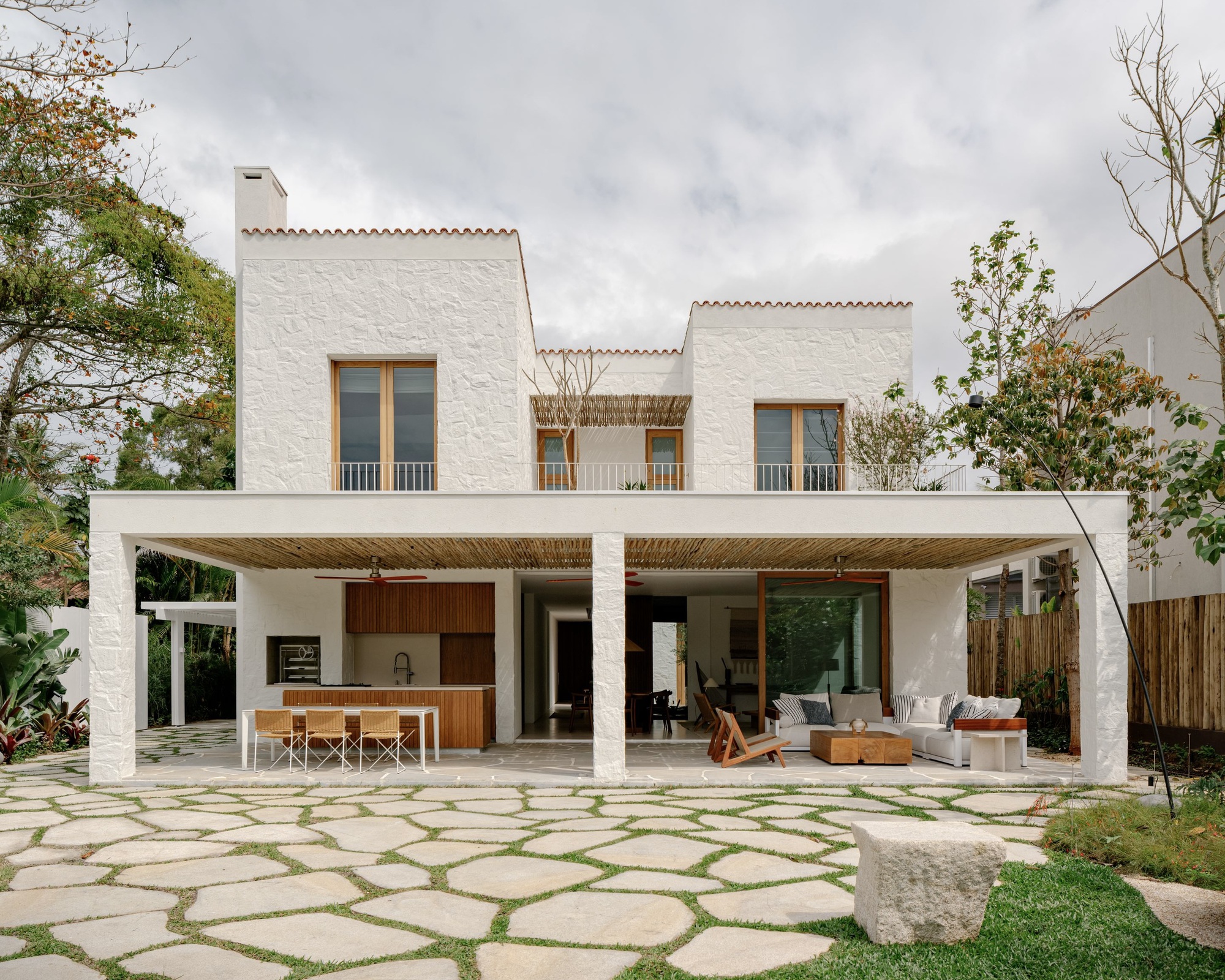 Laranjeiras House / Felipe Hess Arquitetos