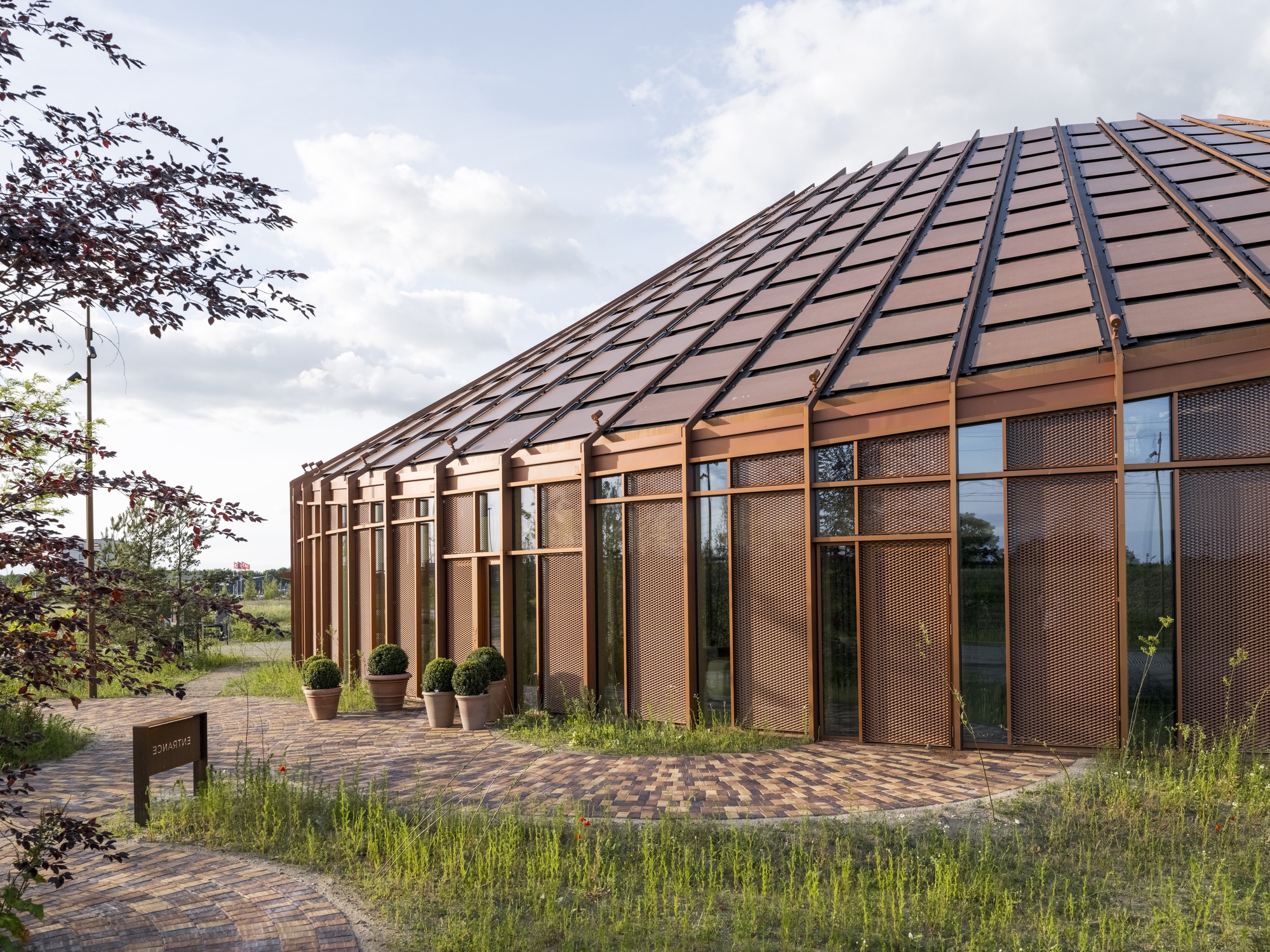 Dymak HQ / GRANDE | ArchDaily