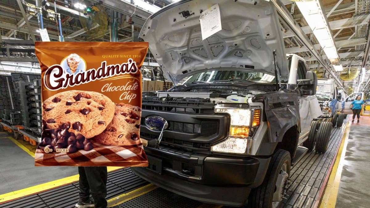 Mais trabalhadores da Ford dizem que máquinas de salgadinhos com defeito fizeram com que fossem demitidos