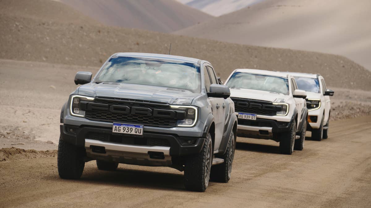 5 Bone-Stock Fords acabaram de escalar o vulcão mais alto do mundo