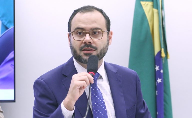 Ministro defende teto de R$ 140 mil para MEI; empresários cobram reajuste do Simples Nacional – Notícias
