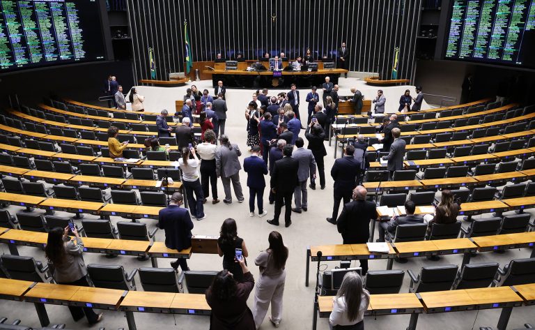 Câmara aprova MP que libera R$ 15 bilhões para exportadores e agroindústria afetados por tarifaço – Notícias