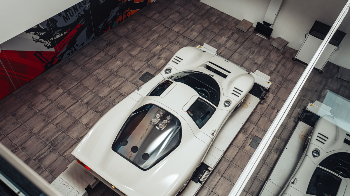 McLaren reconstruiu o carro de estrada que Bruce McLaren nunca conseguiu terminar