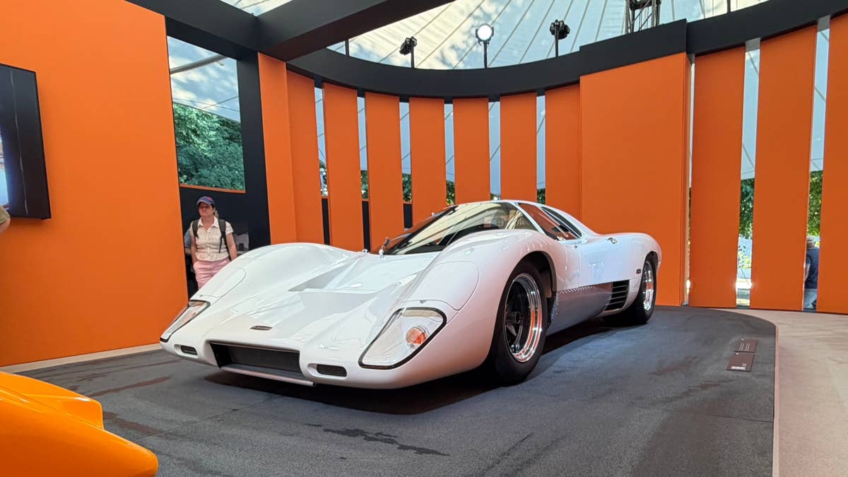O primeiro sonho de carro de estrada da McLaren parece ainda melhor pessoalmente