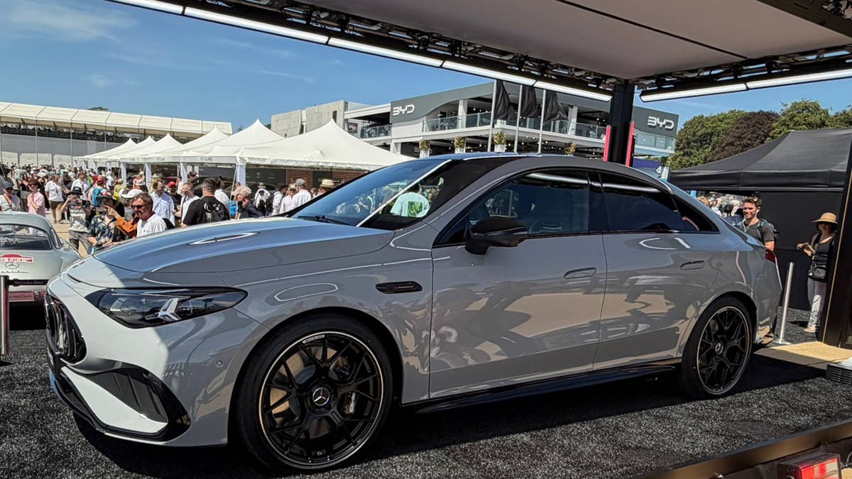 2027 Mercedes-AMG CLA estreia como um Pocket Rocket de 671 HP