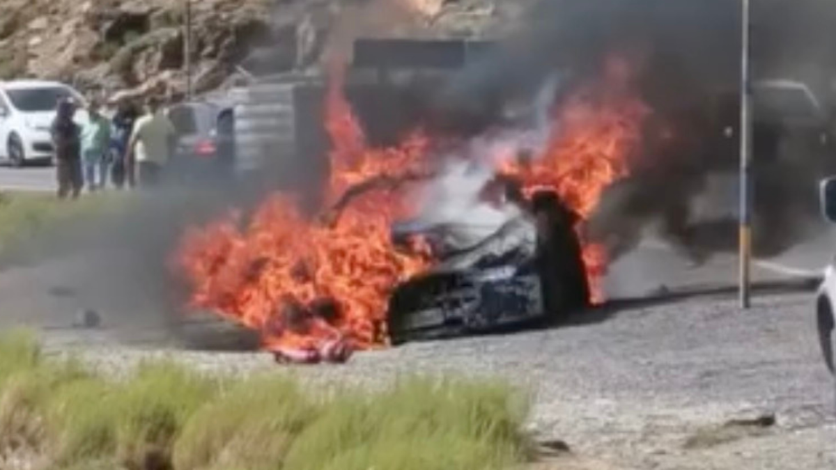 Protótipo do Mercedes-AMG GT Facelift pega fogo durante testes