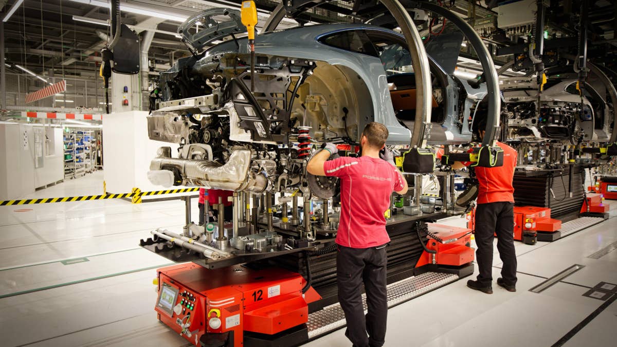Porsche afirma que seu doloroso plano de reestruturação está começando a funcionar