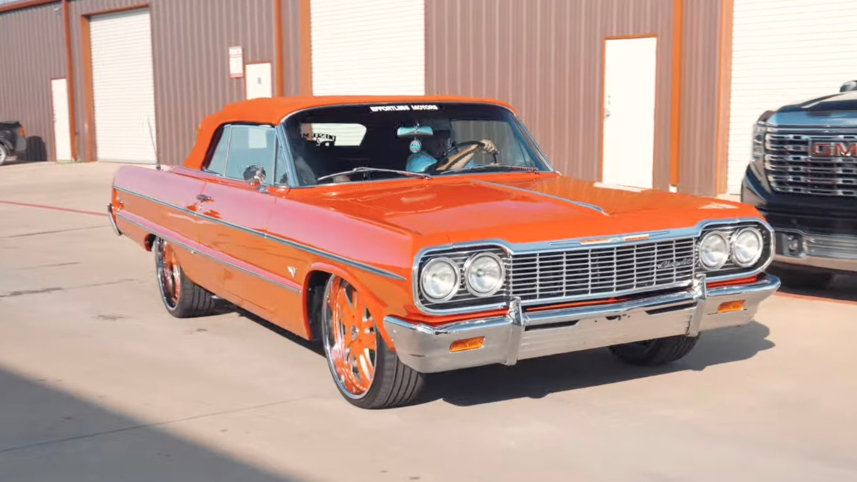 Shaq acaba de comprar dois Chevy Impalas personalizados e um pertence à água
