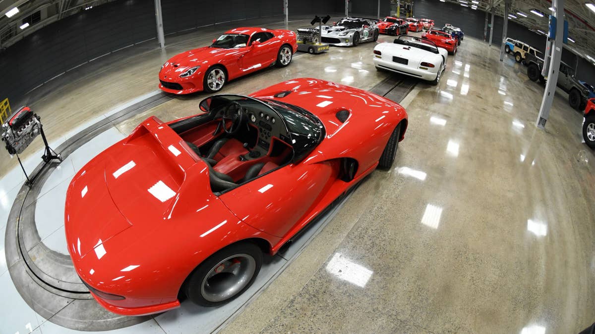 Stellantis tem 400 carros escondidos dentro da antiga fábrica do Viper
