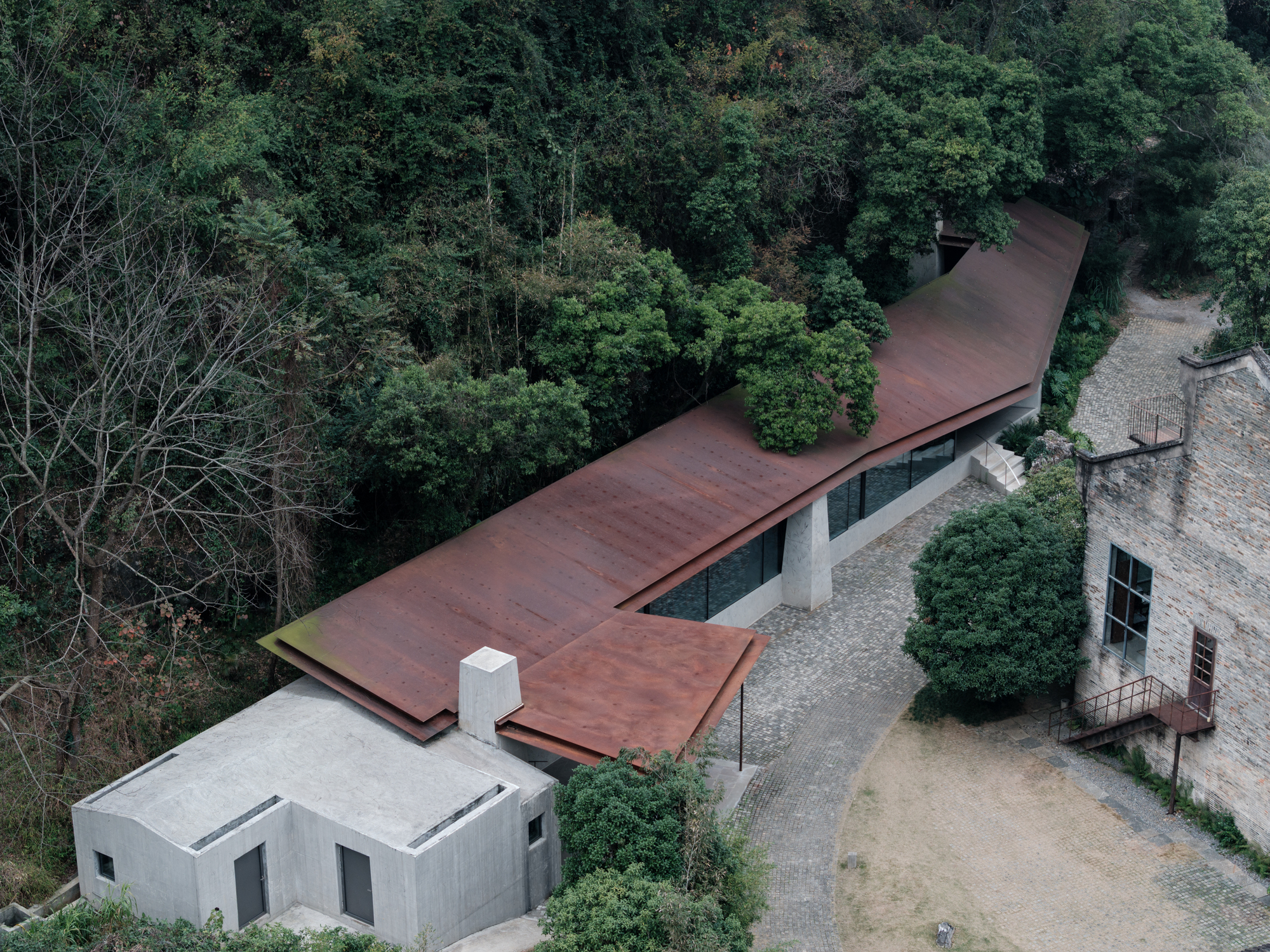 Stream Restaurante / Atelier Guo