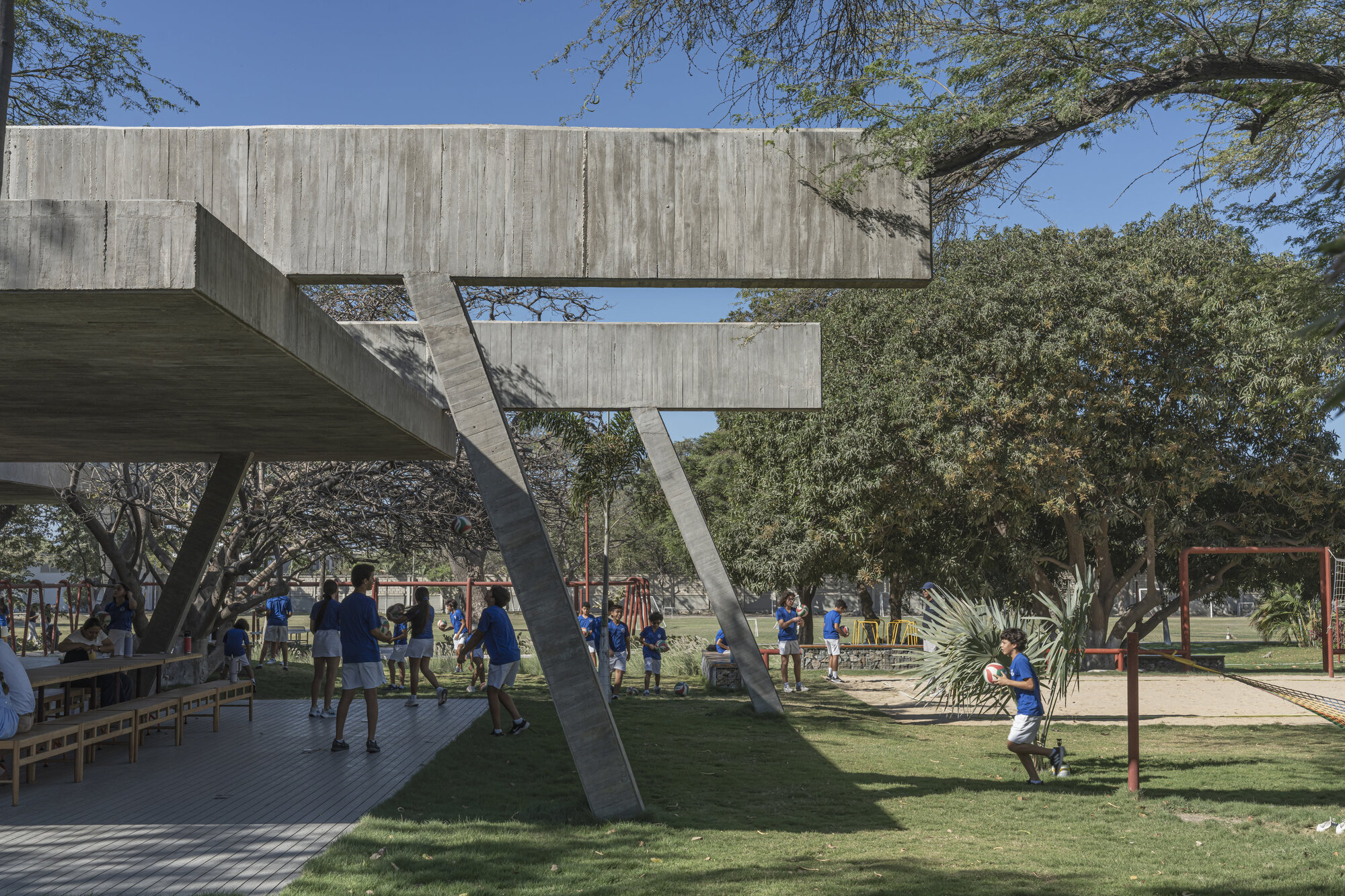 Centro Estudantil Santa Marta / El Equipo Mazzanti