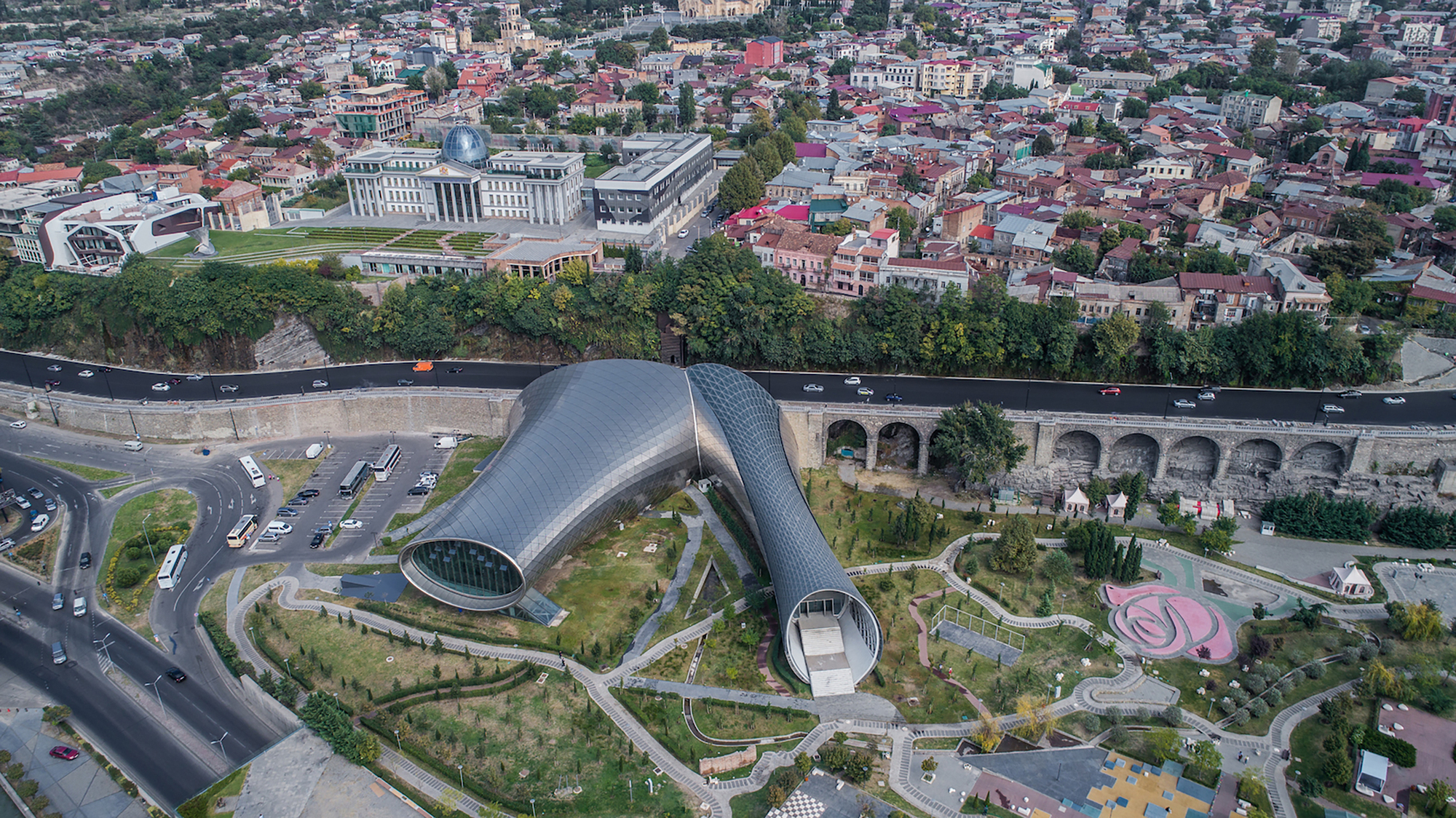 Complexo Cultural Rike Park do Studio Fuksas aprovado para demolição pela Prefeitura de Tbilisi