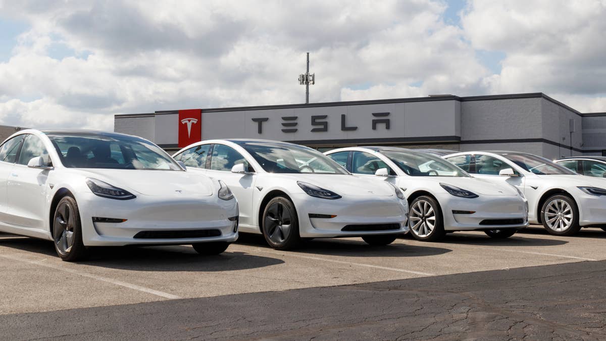EVs usados ​​estão estabelecendo recordes enquanto os novos continuam caindo