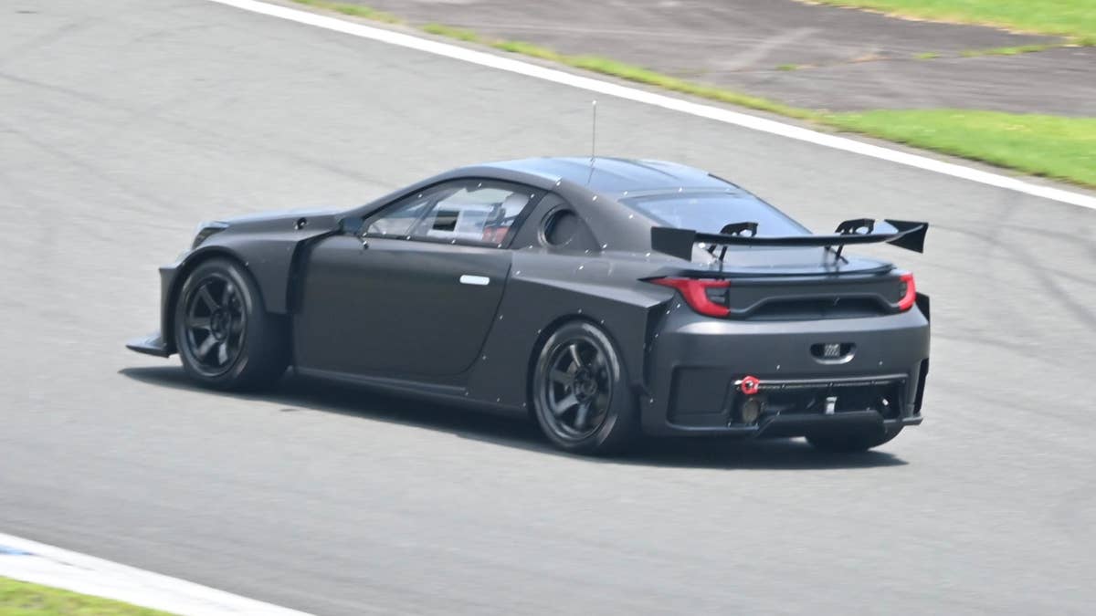 Celica ou MR2? Toyota está claramente trabalhando em outro cupê quente