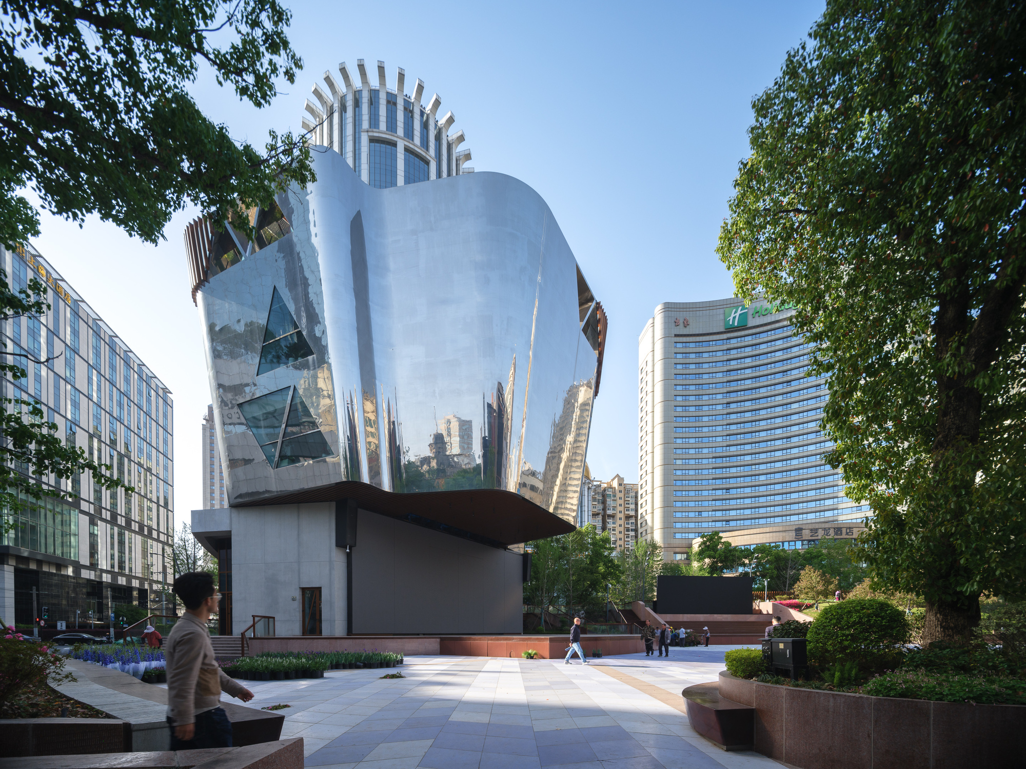O Caleidoscópio Ecológico da East Nanjing Road: Century Square Reborn / EMBT + TJAD