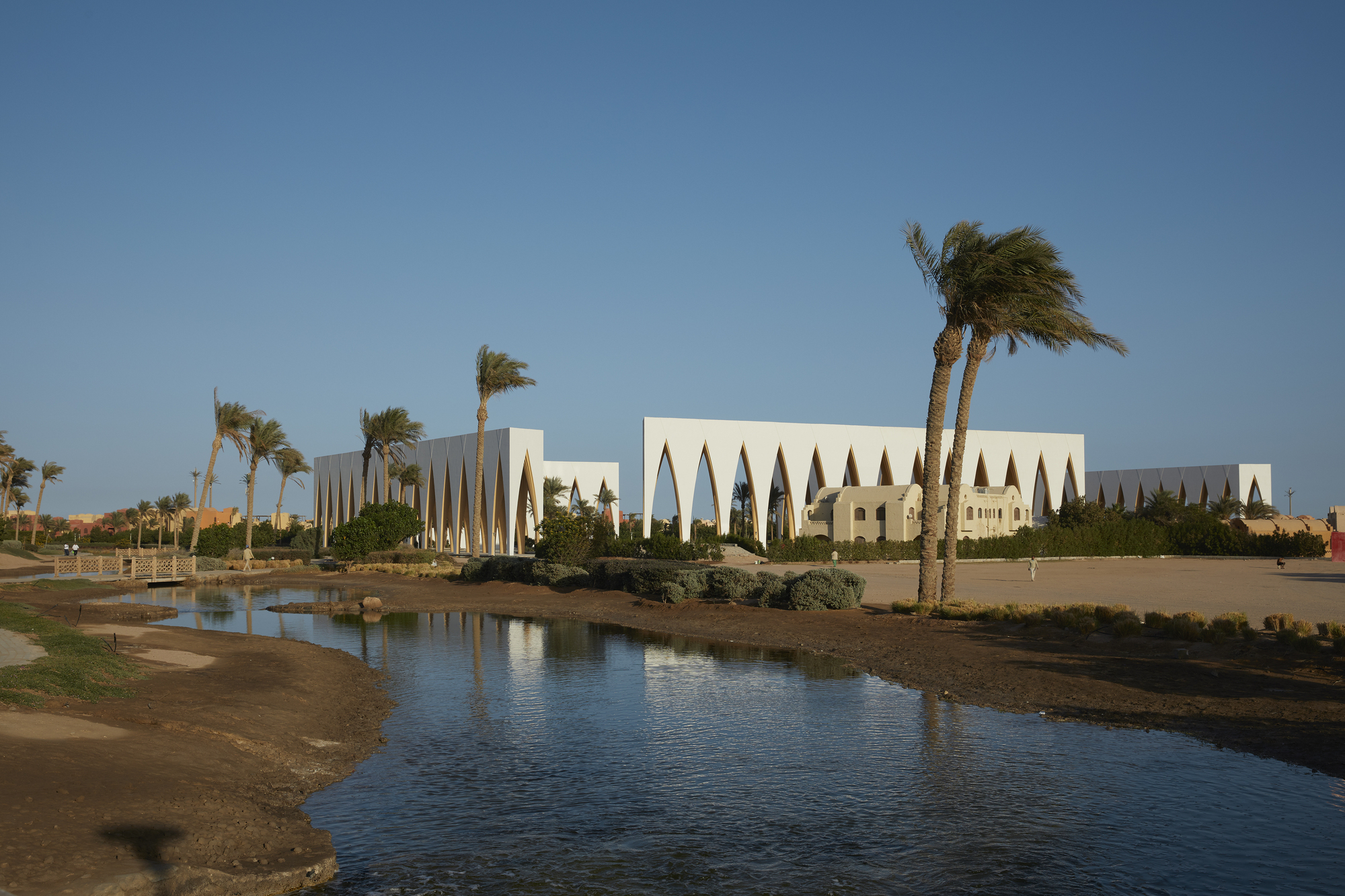 O oásis não é um destino: arquitetura nas rotas do deserto