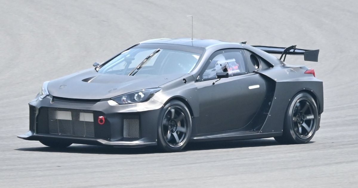 O renascimento do Toyota MR2 se aproxima enquanto o protótipo de motor central espiona os testes