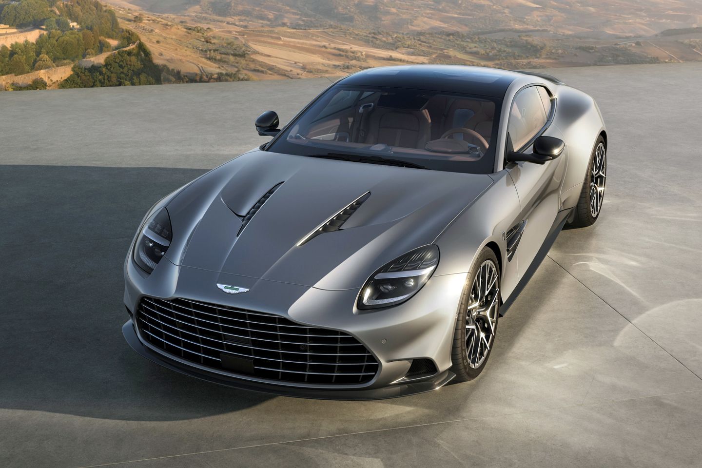 Aston Martin revela o glorioso Vanquish 25